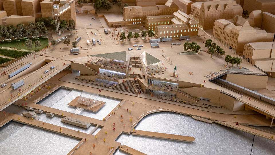 En trämodell av nya Slussen i miniatyr.