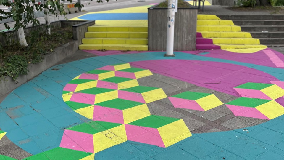 Gatumålning på Norra entrétorget i Slakthusområdet i arbetet med platsaktivering av området.