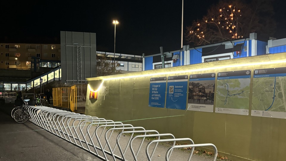 Nya cykelställ vid Palmfelt center på Norra entrétorget i Slakthusområdet.