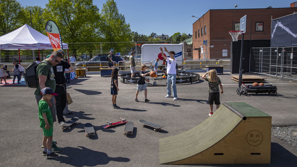 Fryshuset Street pep bjöd in till många olika prova på-aktiviteter i kommande parken Fållan.