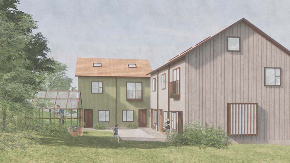 Radhus och parhus som inhägnar en liten bakgård med växthus. Barn och vuxna i rörelse på gården. Illustration