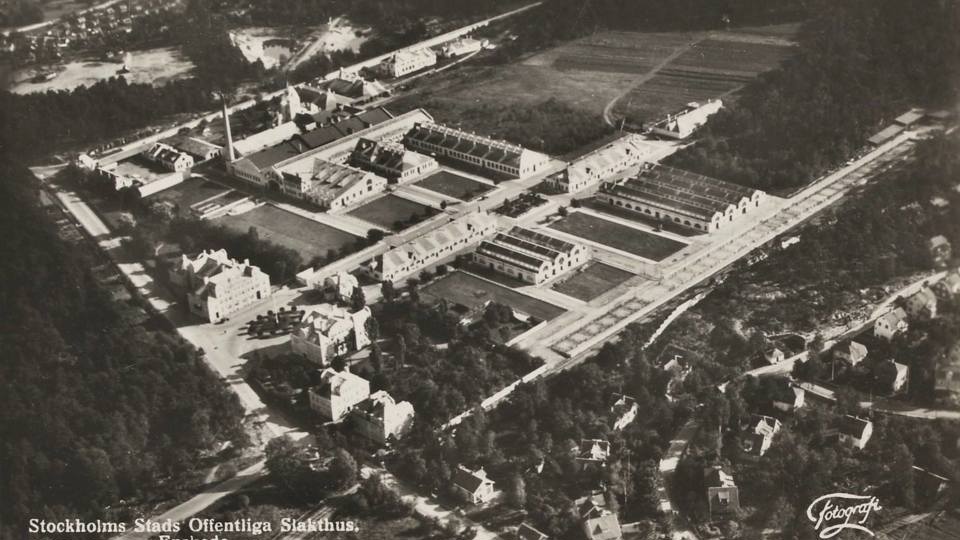 Historisk flygvy över Slakthusområdet från 1930-talet med Palmfeltsvägen till vänster i bild. Foto: Stockholmskällan