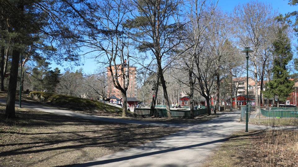 Parkvägar som korsas vid en gård, fotografi.