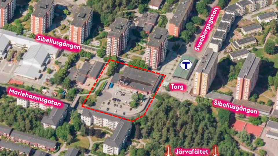 Bostäder i Akalla med träd runtomkring. Flygfoto.