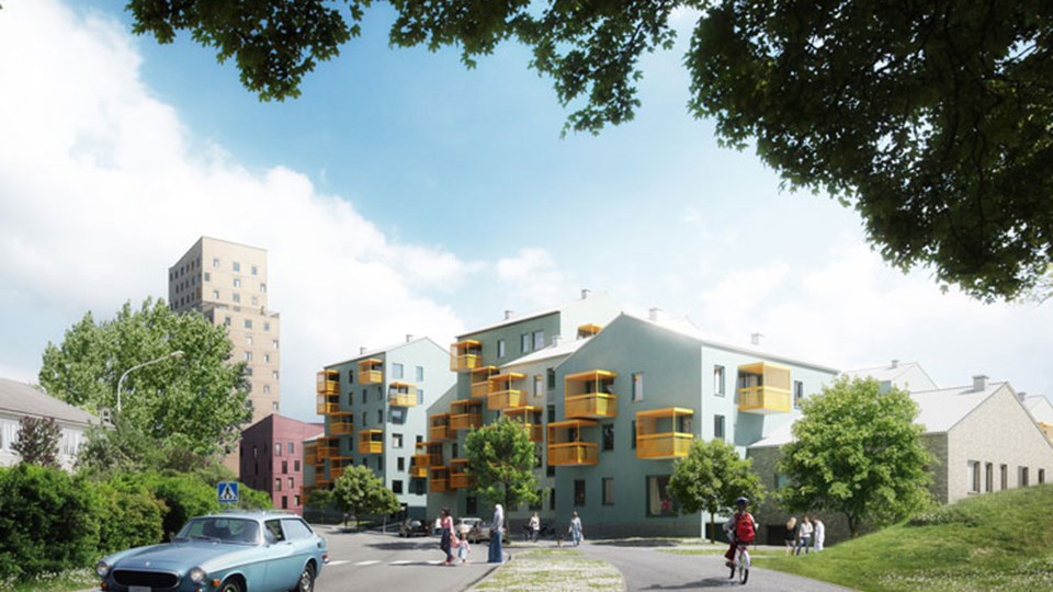 Vy mot flerbostadshus i grönt med gula balkonger, flera bostadshus i bakgrunden, människor och bil i rörelse, illustration.