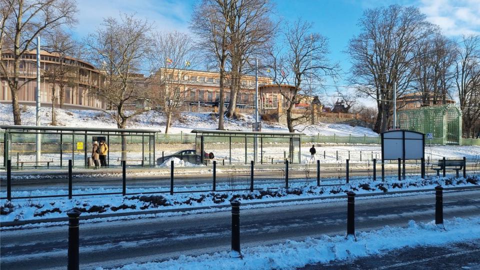 Från vänster syns nya Moriska, den befintliga huvudbyggnaden med föreslagen glasveranda, Musikpaviljongen samt nya Gubbhyllan som skymtar bakom träden, fotomontage.