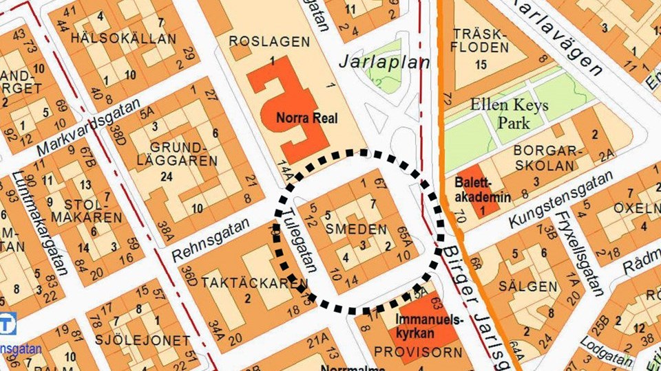 Karta med kvarterer Smeden inringat med streckad svart linje. Illustration