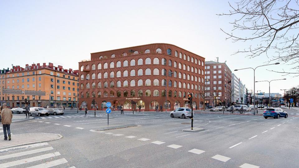 Byggnad i tegel placerad i mellan gågator och vägar. 