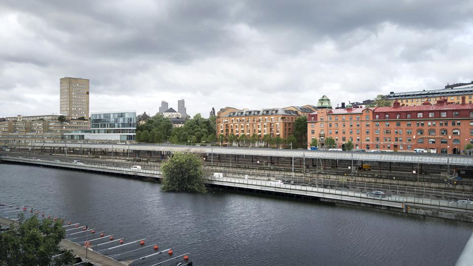 Bild av utsikten från Barnhusbron med föreslagen bebyggelse och befintliga hus. 