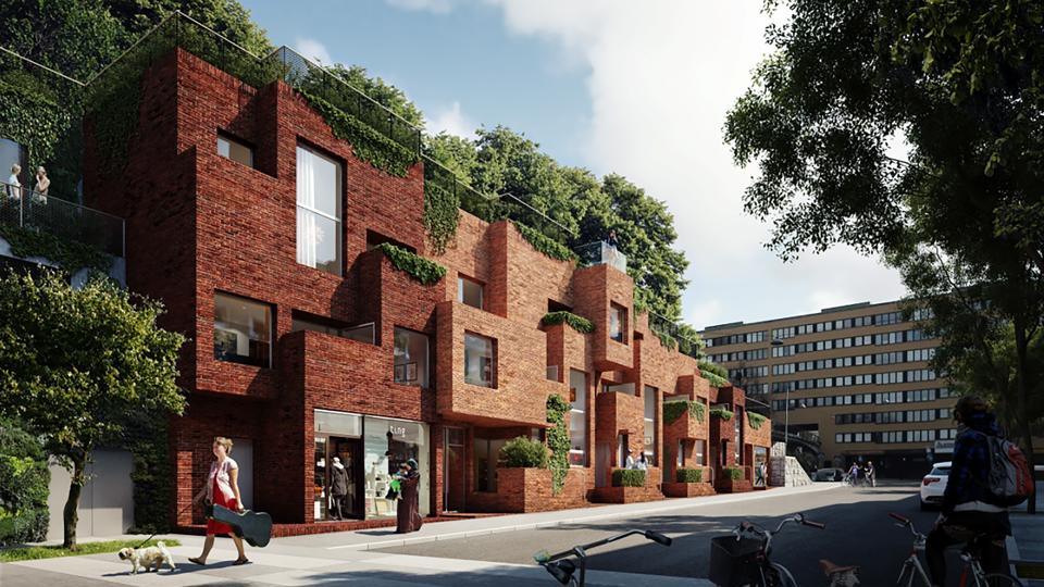 Radhus i tegel med grönska som växer ut från de olika nivåerna på husen.