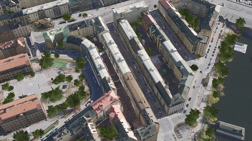 Ett flygfoto över kvarteret där fastigheten ligger. Husen är sammanbyggda och en kaj och vatten syns.