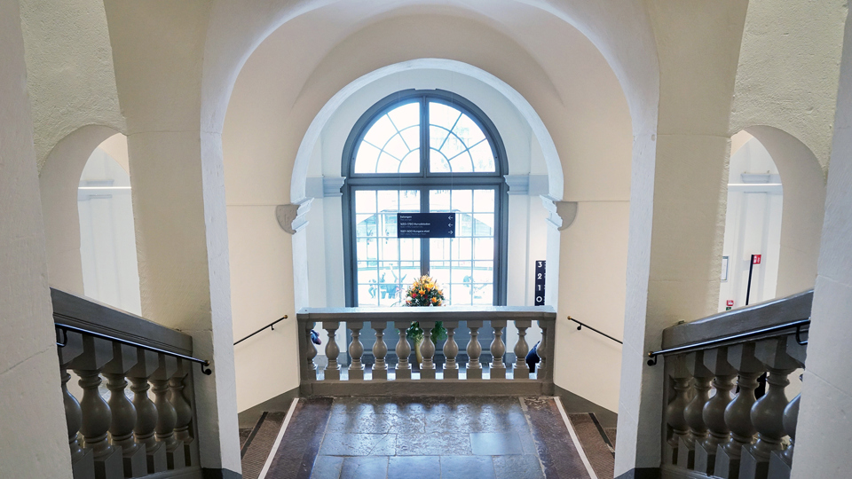 Trapphus och fönster i Stadsmuseet, foto.