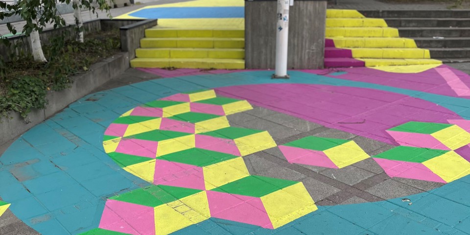 Gatumålning på Norra entrétorget i Slakthusområdet i arbetet med platsaktivering av området.