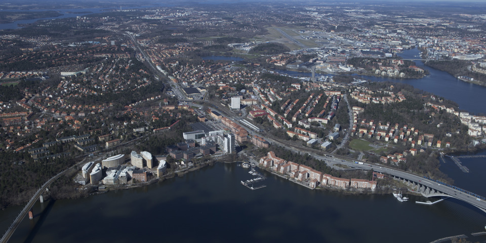 Flygvy över stadsdelsområdet Alvik, fotografi.