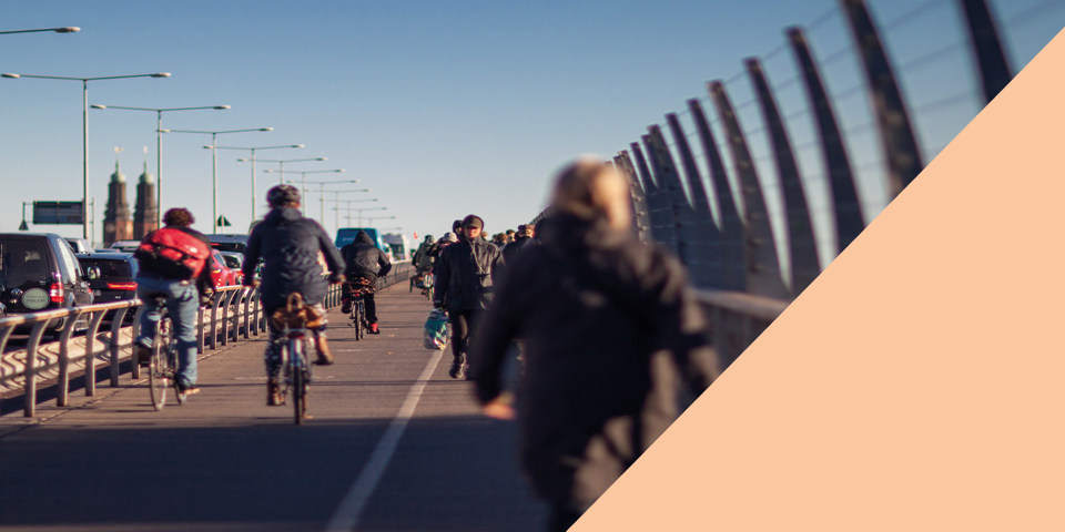 Bil och cykeltrafik över Västerbron