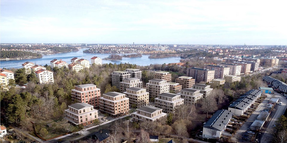 Flygbild över omrdet med de förslagna flerbostadshusen längs Selmedalsvägen. I bakgrunden ses Klubbacken och utsikt över Mälaren. Illustration