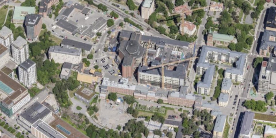 S:t Görans sjukhus med omgivande byggnader. Flygfoto.