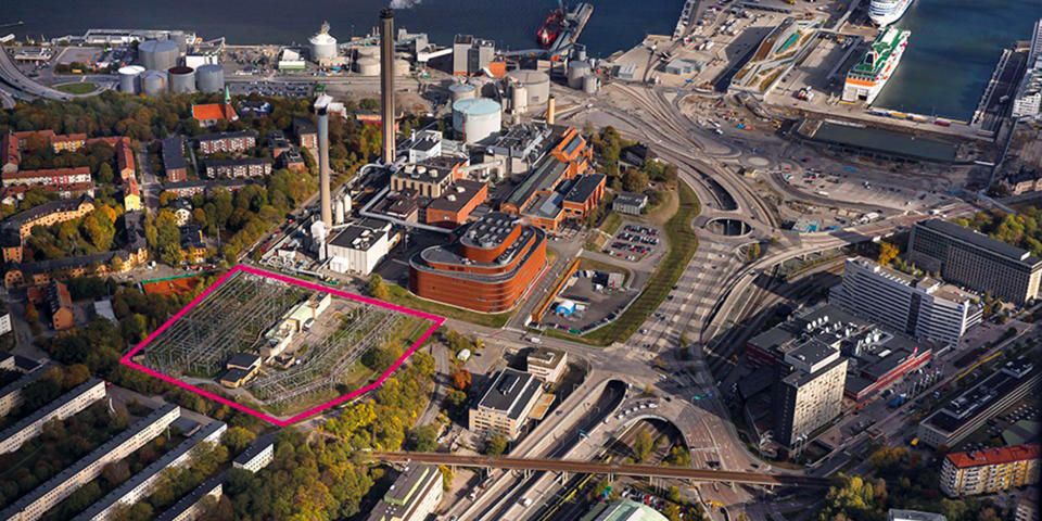 Bostäder, bilvägar, tunnelbanebro, gasverk, elverk och omringat där nuvarande ställverk står.Flygfoto.