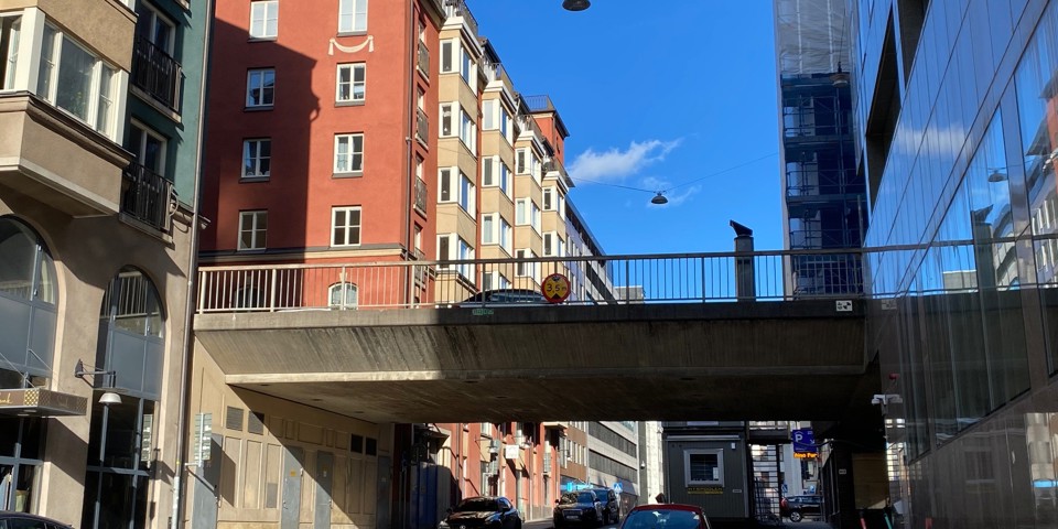 Malmskillnadsgatans bro över Oxtorgsgatan. Foto.