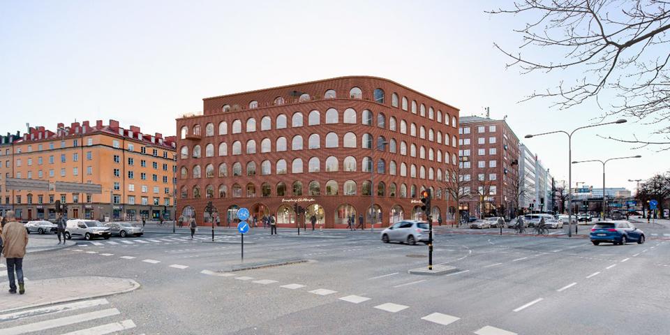 Byggnad i tegel placerad i mellan gågator och vägar. 