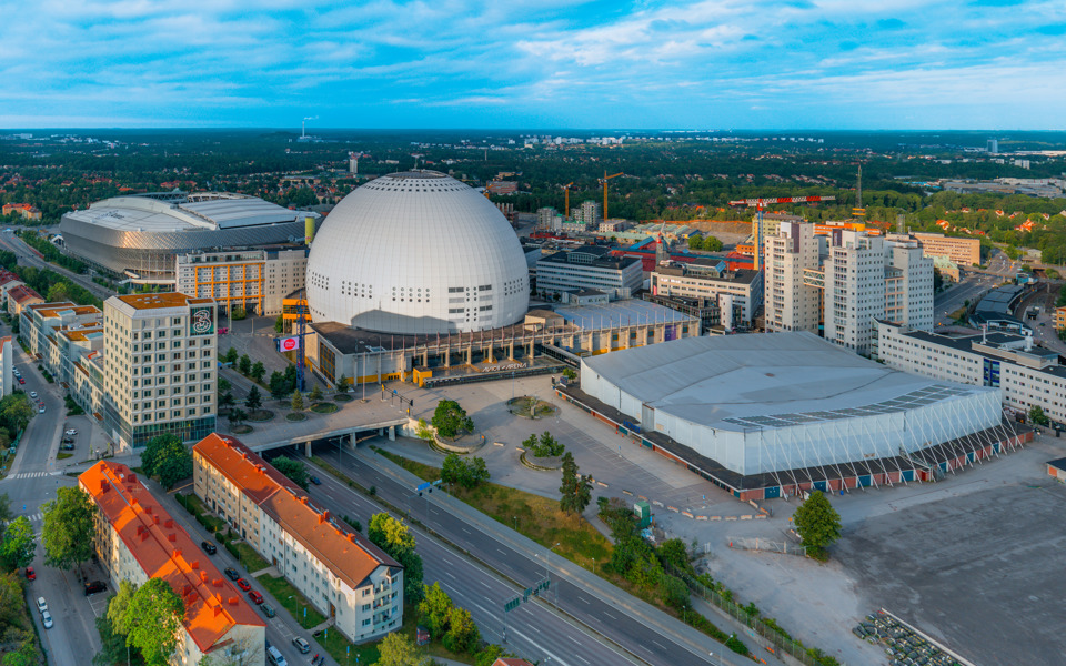 Flygbild över Globenområdet över Nynävägen söderut. Foto Stockholms stad, juni 2025.