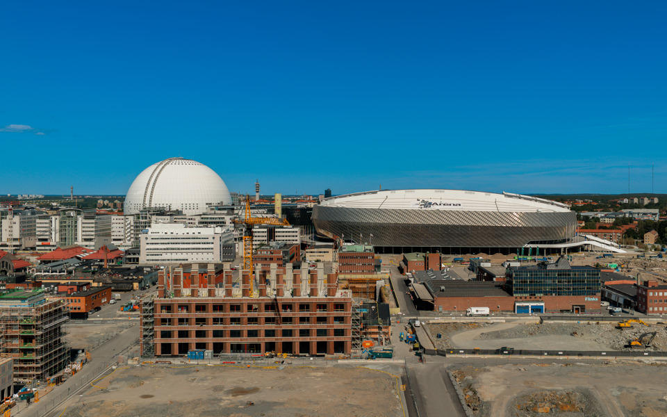 Flygbild över Slakthusområdet mot Globenområdet i väster, juni 2025.