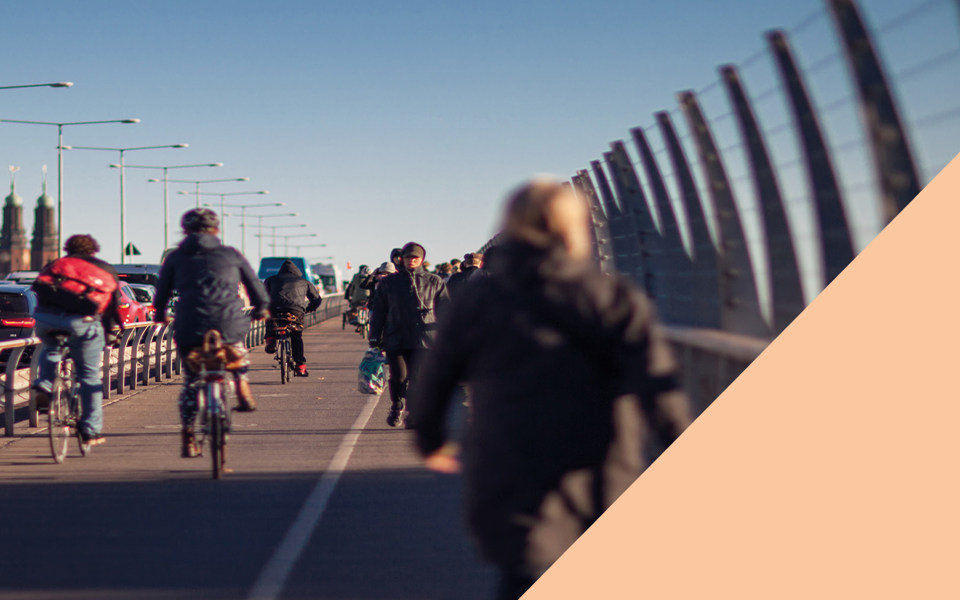 Bil och cykeltrafik över Västerbron