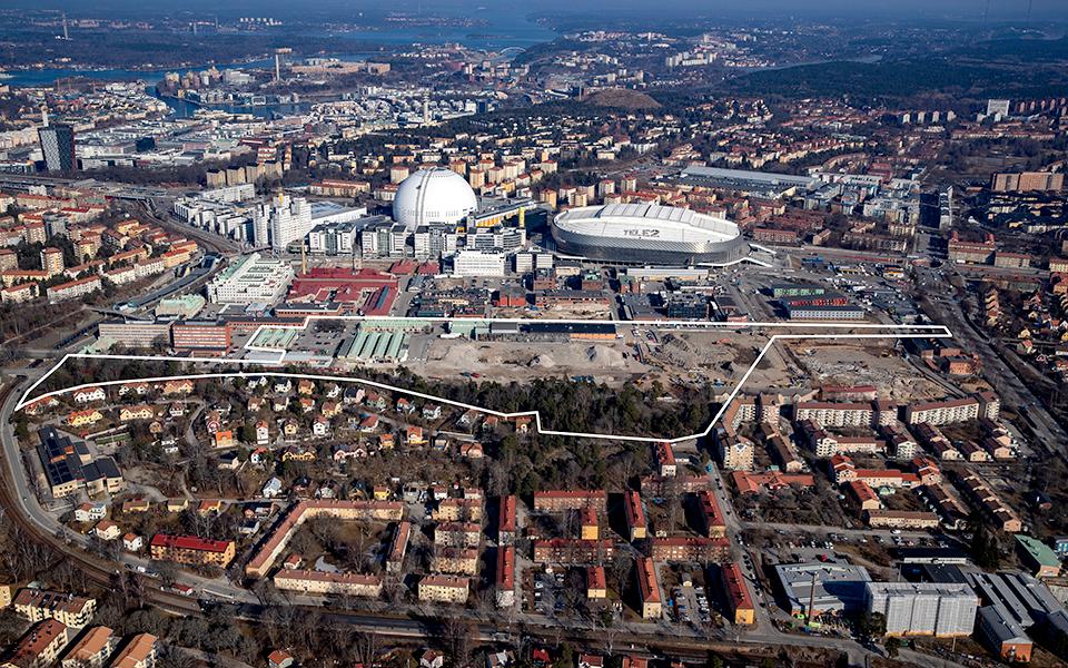 Flygbild över Slakthusområdet med etapp 1 inritad med en vit linje.