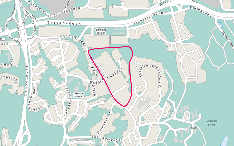 Karta som visar planområdet markerat med röd linje. Utanför planområdet syns Tyresövägen längst upp i bild och Nynäsvägen  till vänster i bild.
