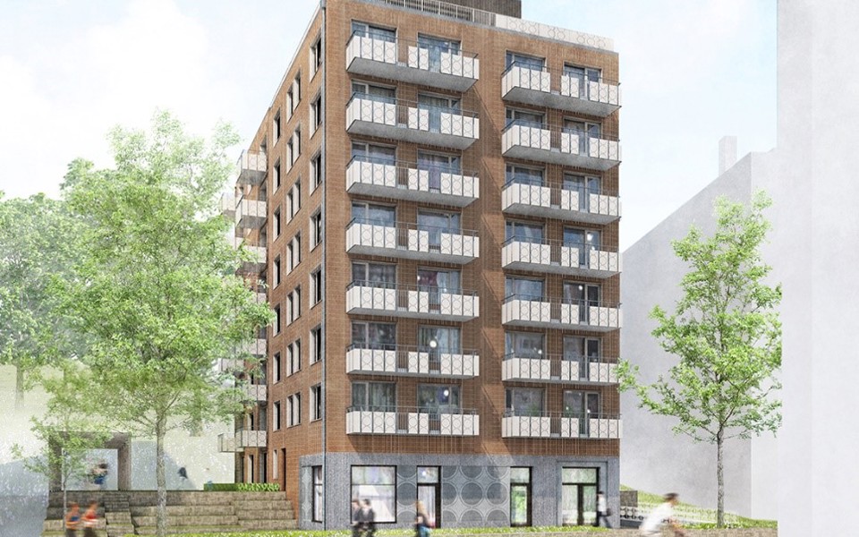 Flerbostadshus med cirka 7 våningar, med balkonger mot gata, människor i rörelse, illustration.