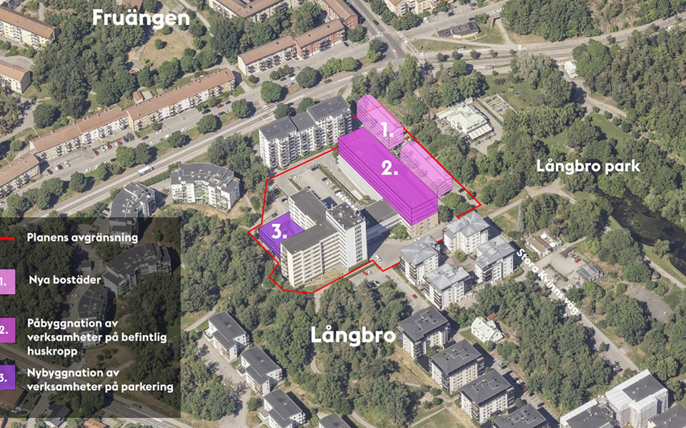 Vy över området med planens avgränsning markerat med röd linje. Inom planområdet syns flerbostadshus och lokalfastigheter, med en parkeringsyta emellan, illustration.