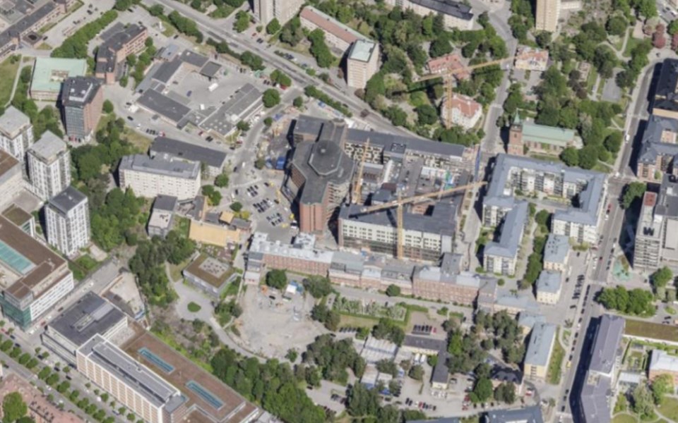 S:t Görans sjukhus med omgivande byggnader. Flygfoto.