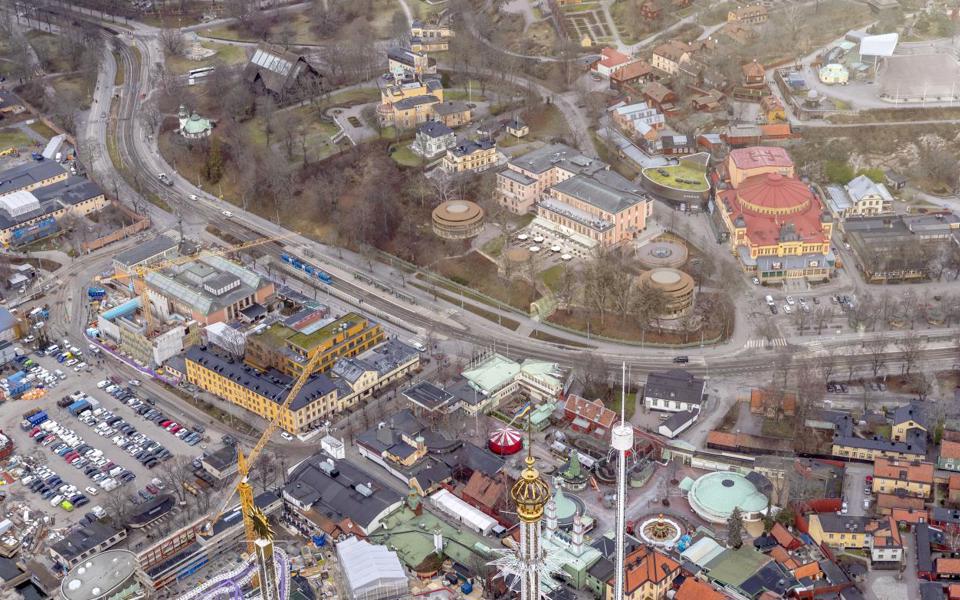 Flygvy över området med planförslaget inlagt, fotomontage.
