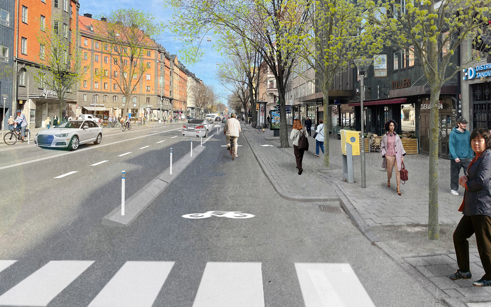 Visionsbild stadstrafik med körfält och cykelbanor samt människor som promenerar på gator.
