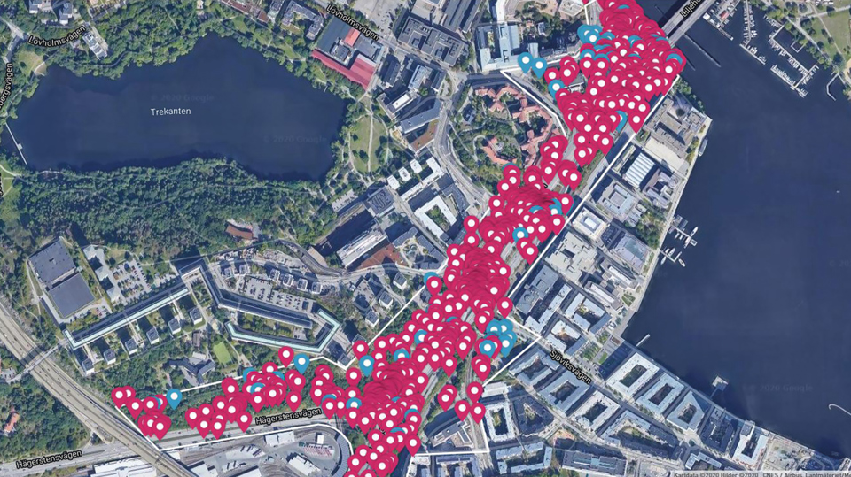 Karta med röda och blå prickar från den tidiga dialogen 2020. Röda prickar markerar platser som önskas förbättras, blå prickar markerar platser som är bra.