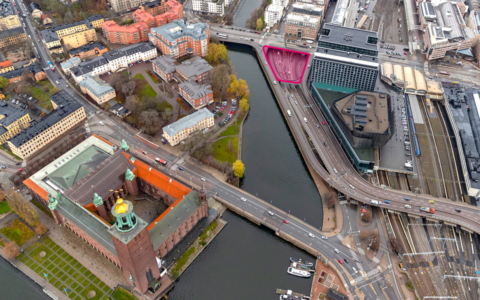 Flygvy över Klarastrandsleden och Stadshuset med området för Klara City View markerat, foto.