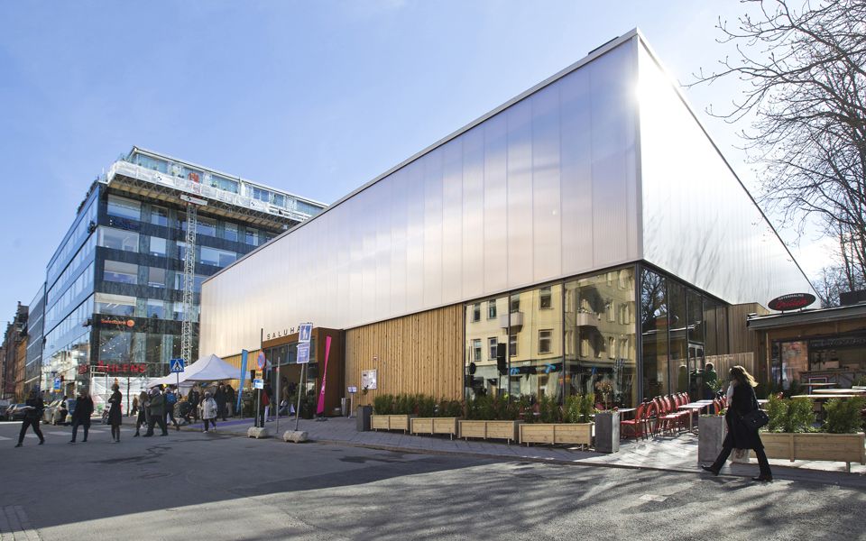 Den tillfälliga saluhallen på torget